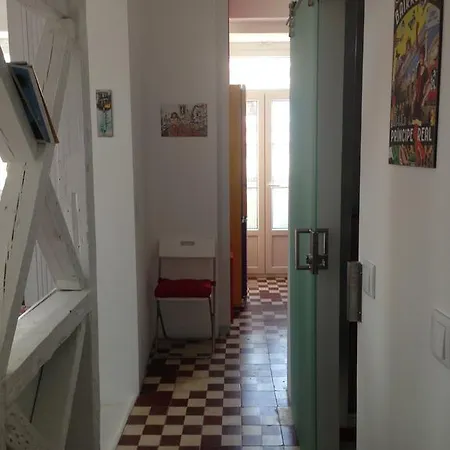 Cantinho Lusitano No Bairro Alto *